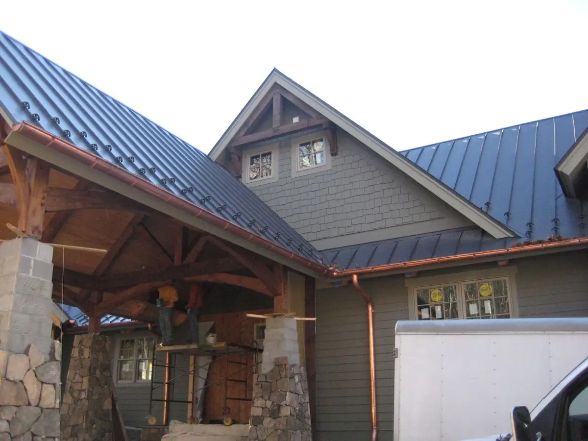 Craftsman Roofing team delivering quality roofing work in Country Club Lake Estates